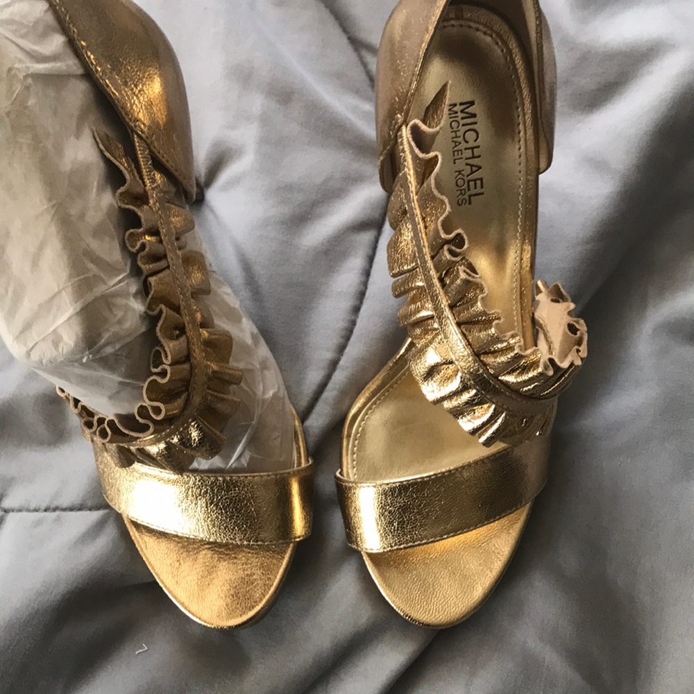 Michael Kors Bella ruffled metallic leather heels